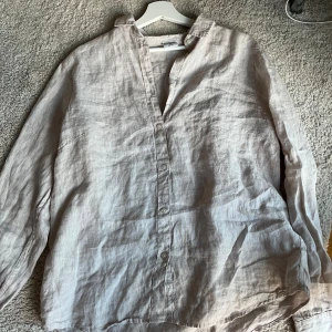 Linneskjorta  - Linneskjorta i beige, använd 1-2 gånger 