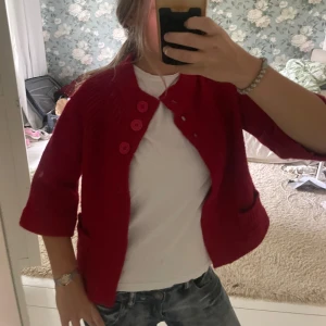 Trekvartsärmad kofta  - Snyggaste koftan med trekvartsärmar 😍