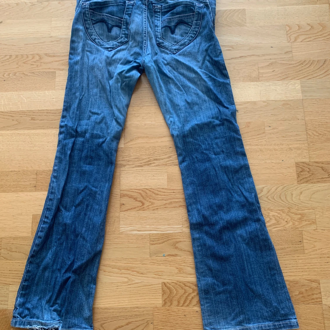 Lågmidjade utsvängda yk2 jeans  - 91