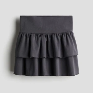 Kjol - Mjukiskjol från hm som är perfekt skick. I storlek 170 men passar S.