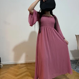 Klänning  - Rosa klänning i bra skick, passar storleken S-L