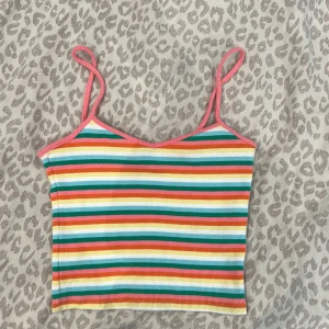 Linne med regn bågens färger - Har aldrig använt och är i bra skick.