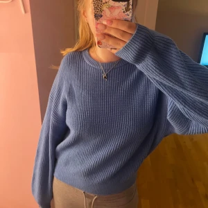 Stickad tröja - sååå mysig stickad som inte kommer till användning 🩵