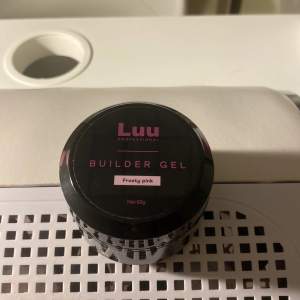 luunails gele i frosty pink 60 g och det finns mycke kvar i burken