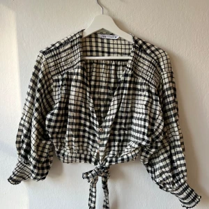 Zara topp - Bra skick, använt 1 gång, fin passform