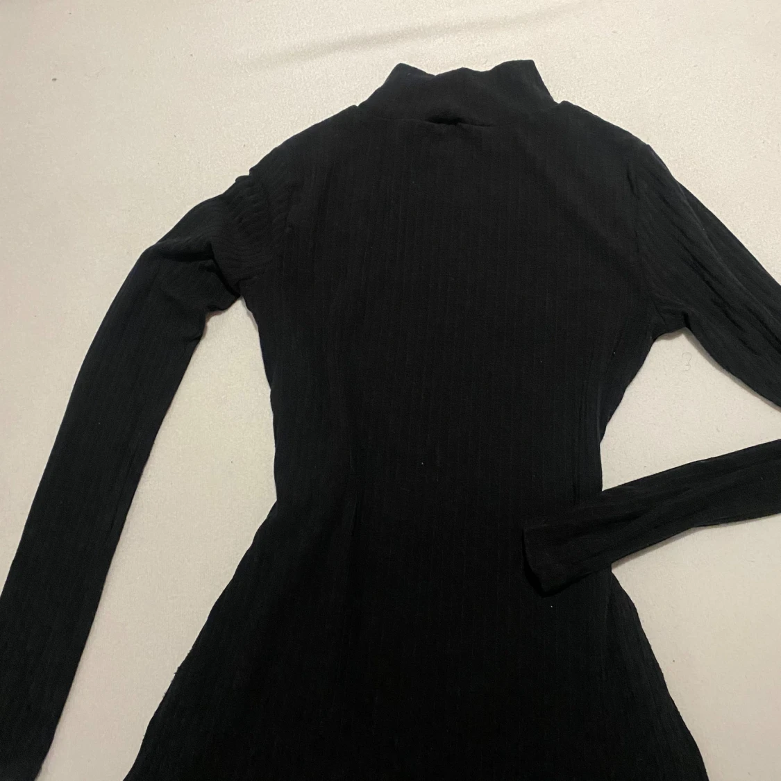 Ribbad tröja med slits och turtleneck  - 93