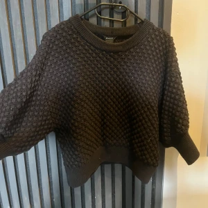 virkad tshirt - svart virkad kortärmad tröja💞 skriv privat vid frågor eller fler bilder, Nypris 500