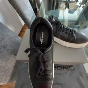 Vagabond John  - Skin sneakers, använd men i fint skick. Ny pris 1400kr.