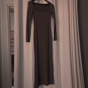 Långklänning - Säljer denna långklänning från Ginatricot i storlek XS🤍den är aldrig använd!