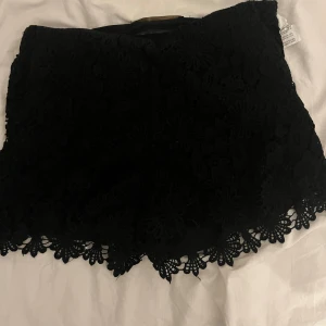 Spetsshorts - Säljer dessa broderade spetsshorts från zara då de inte kommer till användning 
