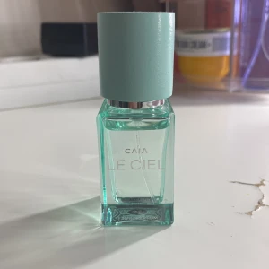 Caia parfym - Luktar väldigt fräscht men inte rätt doft för mig har använt den typ 1-2 gånger 