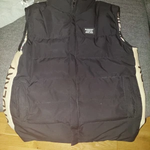 Burberry  - Säljes då den ej används fint skick köpt i london storlek xl 