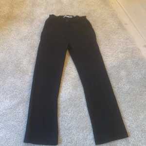 Kostymbyxor  - Säljer ett par kostymbyxor som aldrig använts. Från lager 157. Vid intresse skriv till mig.