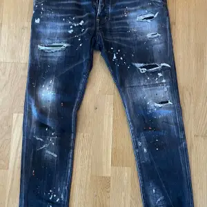 Dsquared2 Jeans mycket bra skick köpte dom förra året.   Snabb affär  Ny pris: 5 990  Min pris: 2500 