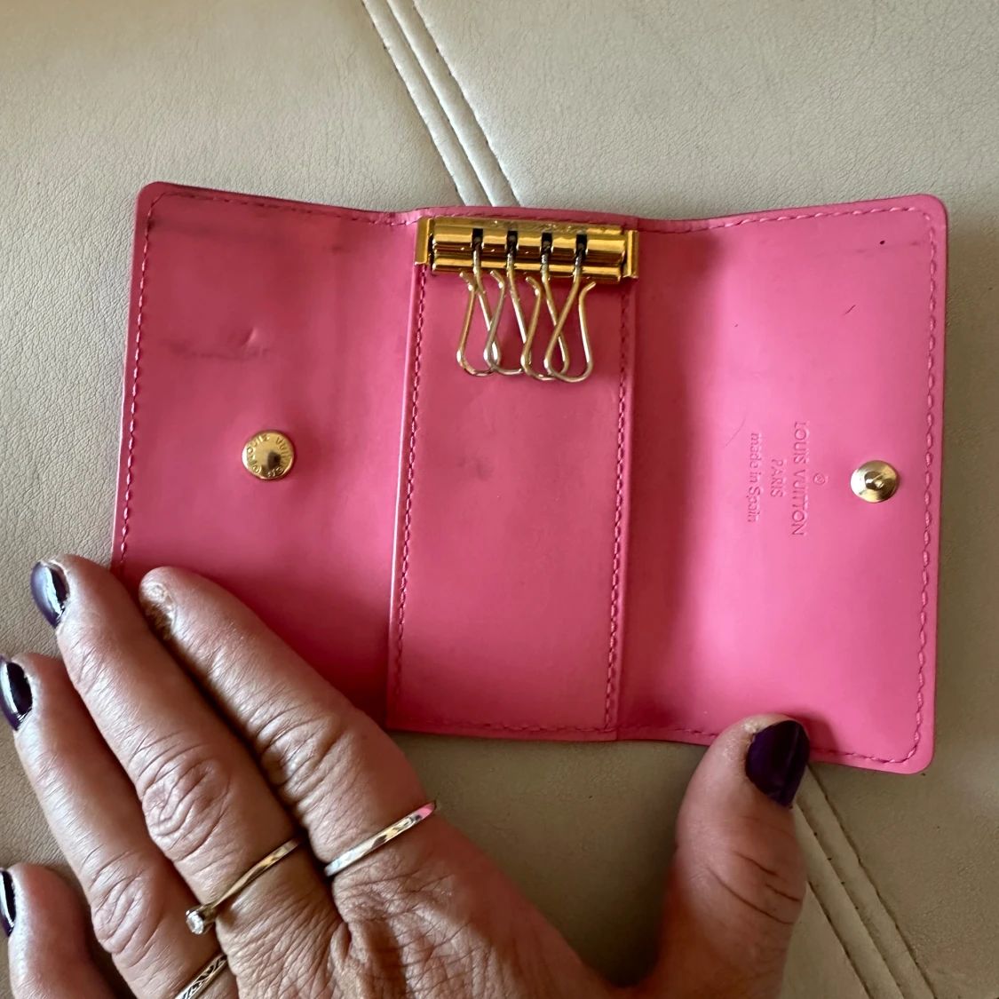 Nyckeln hänger  - 90