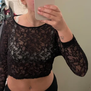 spetstopp - Så! snygg! kommer tyvärr inte till användning! snygg som den är eller med ett linne under! 