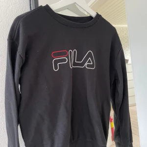 Fila tröja - Svart tröja från fila som aldrig blivit använd💕