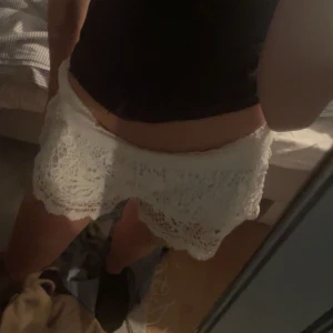 Spets shorts  - Skriv om flera bilder behövs!! Dom är nästan oanvända och har inga skador💗