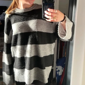 stickad tröja  - från lager men har ingen användning av den