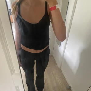 Kostymbyxor  - Kostymbyxor från neo noir. Säljer då dem är lite för små. Dem är i bra skick!