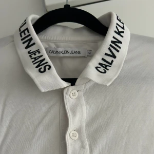 Calvin klein Pike T-shirt  - Calvin Klein piké T-shirt. Herr storlek M. Fint skick!