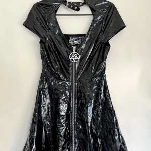 Killstar Sin city skater dress strl M  - Killstar Sin city skater klänning Strl M Endast använd fåtal gånger, superfint skick!