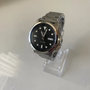 Seiko 5 sports  - • Modell: Seiko 5 Sports • Storlek: 40mm • Referens: SRPE51 • År: 2024 • Skick: Ny • Medföljer: Fullset 