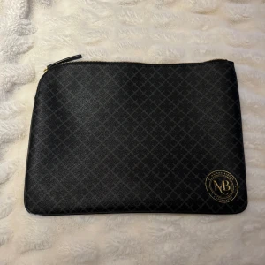 By Malene Birger datorväska  - Jättefint datorfodral från by Malene Birger, aldrig använt💖💖