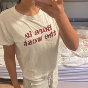 Vit tröja - Använt skick  Säljs inte längre Skriv vid funderingar❤️