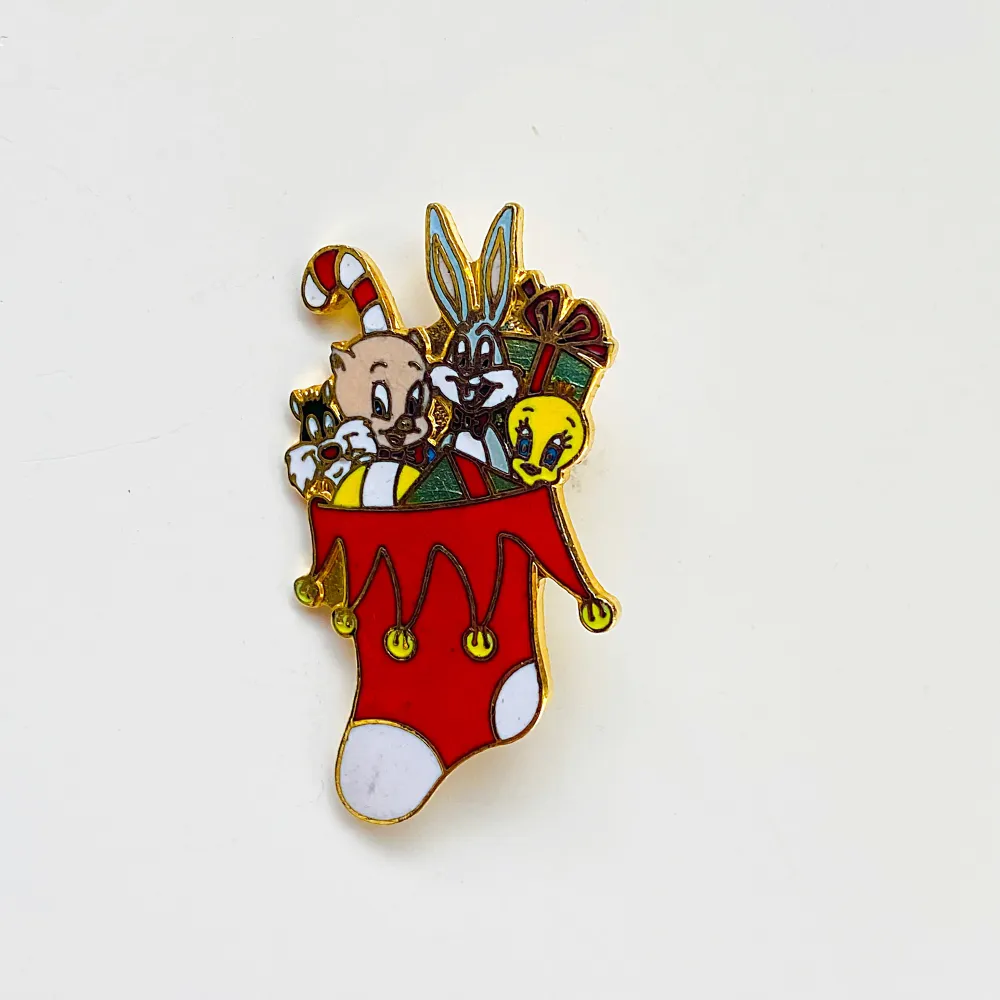 Vintage brosch looney tunes christmas . Accessoarer.