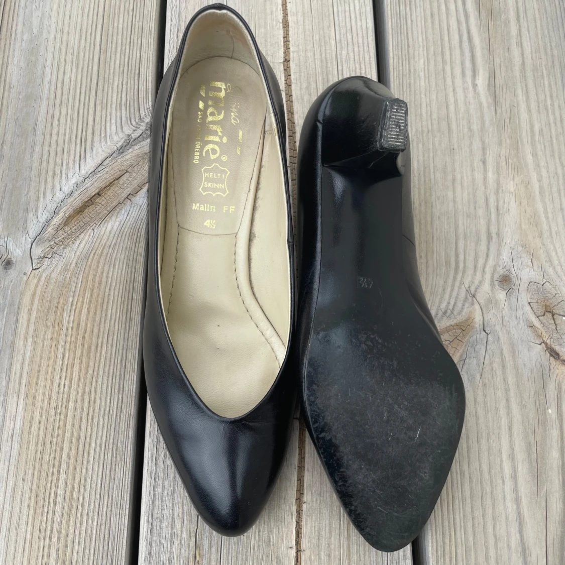Snygga svarta skinnklackar - 91