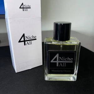 Niche4All Mandarin Ocean - Hej! Jag säljer en av niche4alls mest köpta dofter, mandarin Ocean. Den är helt ny endast testsprayat (100ml) nypris är (1049kr) jag säljer för 700, skriv om ni har frågor. Lukten påminner lite om Aqua di gio profondo och profumo. Fin sommardoft.