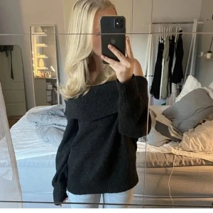 Stickad off shoulder tröja - Skön off shoulder tröja som är utmärkt för vintern 💕