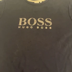 Hugo boss t-shirt - Hugo boss T-shirt som inte längre används.