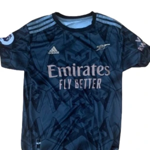 Arsenal Fotbollströja Away kit 21/22 säsongen - Arsenal Fotbollströja Away kit 21/22 säsongen, Xs/S, bra kvalitet, kan mötas upp i nacka, har också frakt