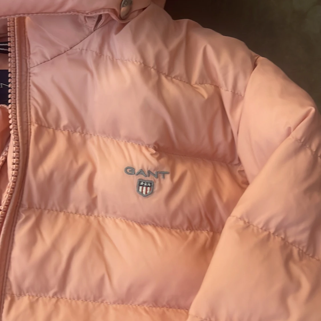 Rosa puffjacka från gant - 90