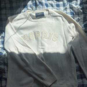 Tja! Säljer nu min vita Morris tröja. Använd sparsamt men inte ofta. Väldigt bra skick och har mycket kvar att ge! Priset går att diskutera🤝