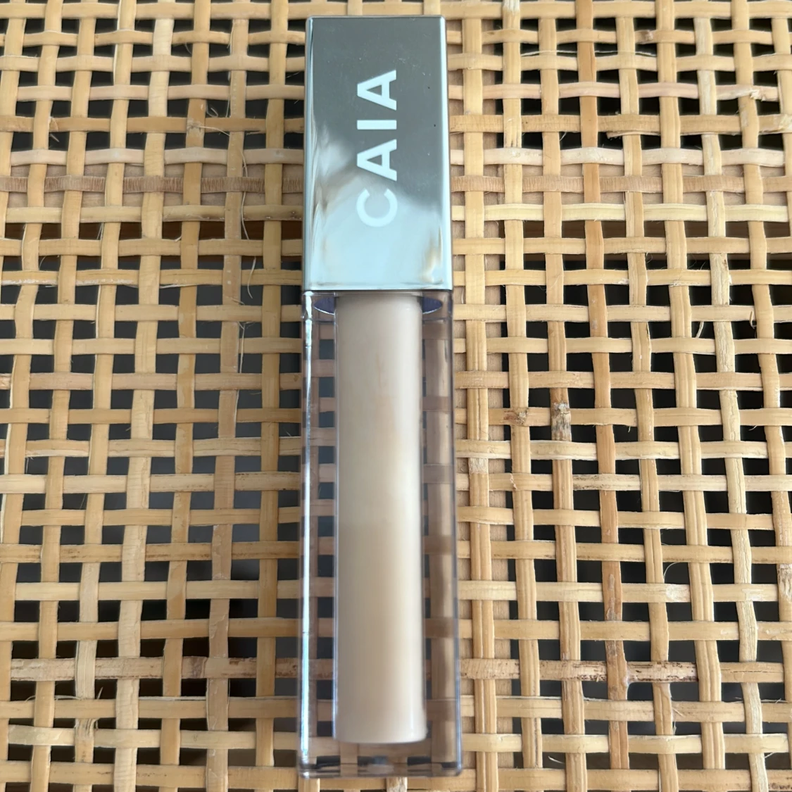 Caia concealer