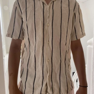 Linne skjorta zara - Snygg liné skjorta från zara aldrig använda