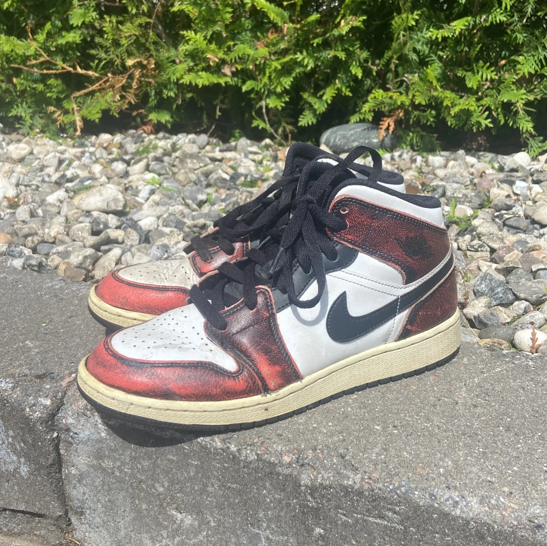 Säljer dessa jordans 1 från Nike pågrund utav att dessa inte kommer till användning. Har använt dessa ett par få gånger. (Storlek 40)