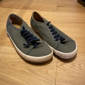 Camper sneakers strl 45 - Jättebra skick, nypris 1300kr