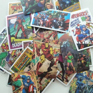 25st superhjältar serie klistermärken/stickers  - Klistermärken/stickers  Motiv: superhjältar serie  Antal: 25st Skick: nya/oanvända  Kul att använda till pyssel, scrapbooking och annat 