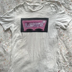 Levis tshirt - Tisha i storlek S