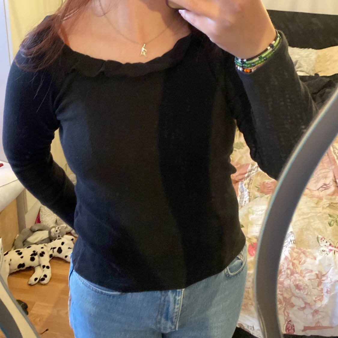 Svart tröja med volang 