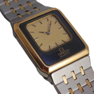 Omega watch  - Omega Equinoxe Reverso! En av mina absoluta favoriter som jag vårdat med kärlek o försiktighet som om det vore mitt egna kött o blod.Hur cool är inte denna Omega agent 007 klocka med dubba urtavlor analog och digital! N64 the golden Gun vibbar= RYSER