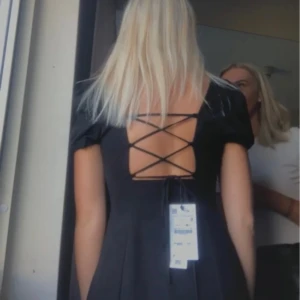 Zara klänning  - Säljer pga den inte används❤️