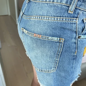 Shorts  - Snygga shorts med detaljer från French collection