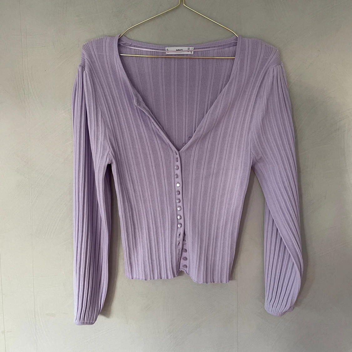 Pastelllila topp med knappar - 90