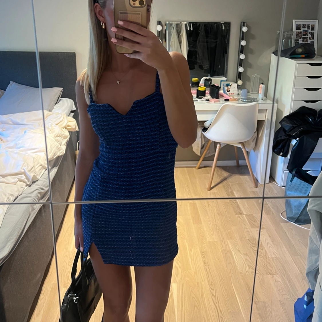 Stickad blå klänning - 90