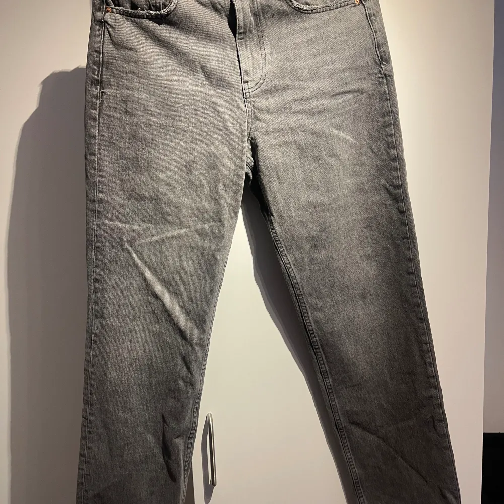 Använda en gång, super fint skick och riktigt snygga jeans. Jeans & Byxor.